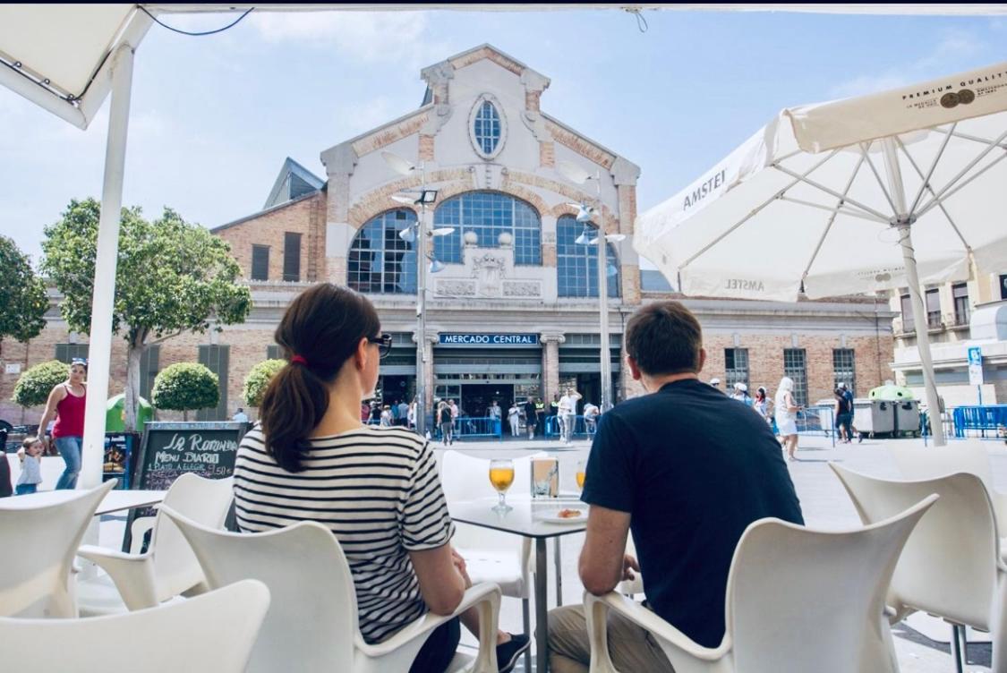 Desconecta Junto Al Mercado Central De Alicante Exterior photo